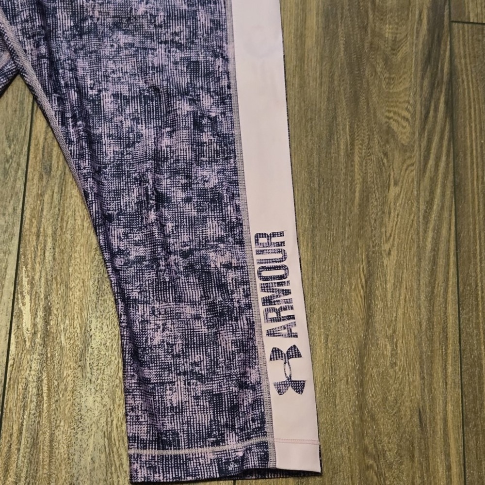 554. Women's Under Armour Compression Purple Pink Crop Capri EUC - Picture 3 of 8